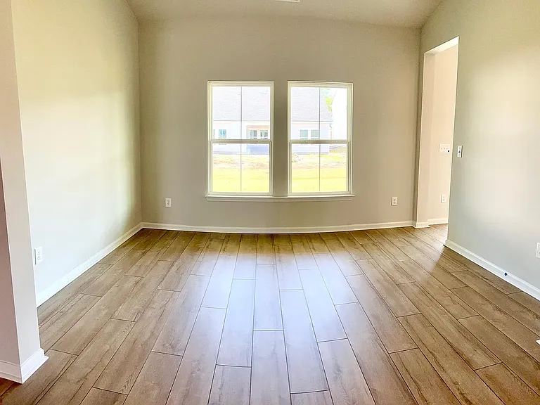 554 Magnolia Terrace Dr — Photo 3