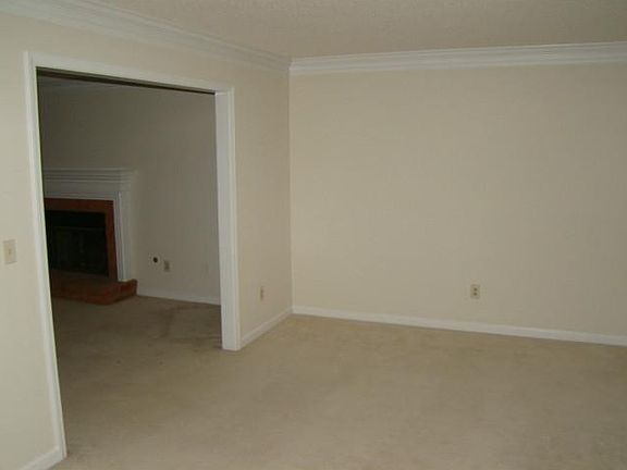 5th image of 1084 Wynford Cmns SW