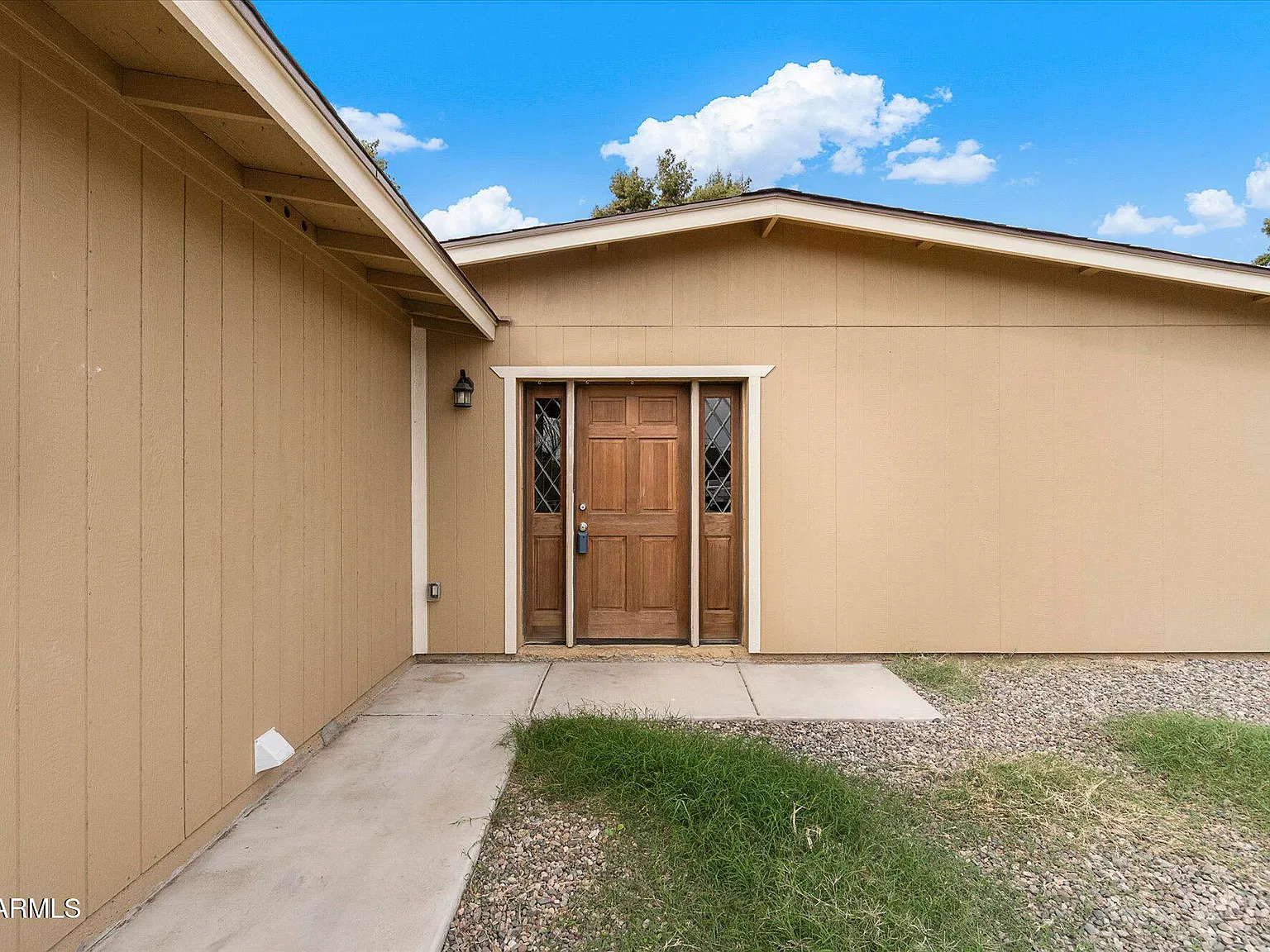 3 bed, 2.0 bath, 1364 sqft, $2,100 — Photo 2