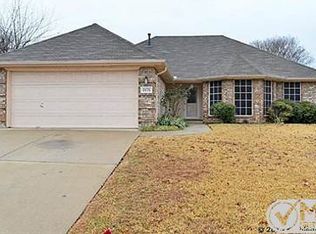 1074 Springwood Dr, Saginaw, TX 76179