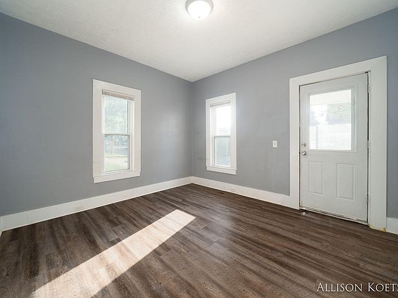 3rd image of 243 Pine Ave NW