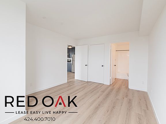 3rd image of 134 1/4 N Mariposa Ave #113
