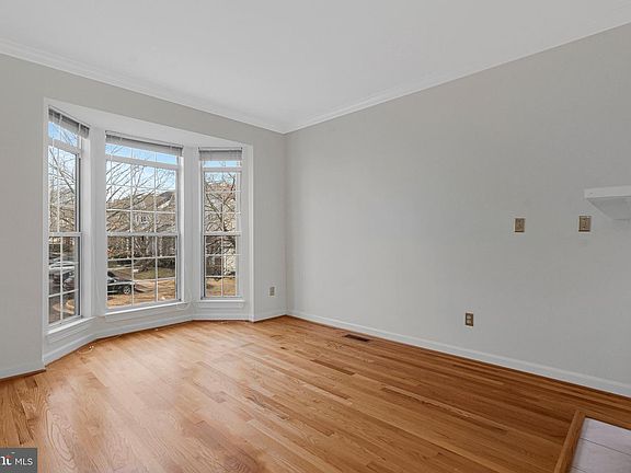 5th image of 20572 Willoughby Sq