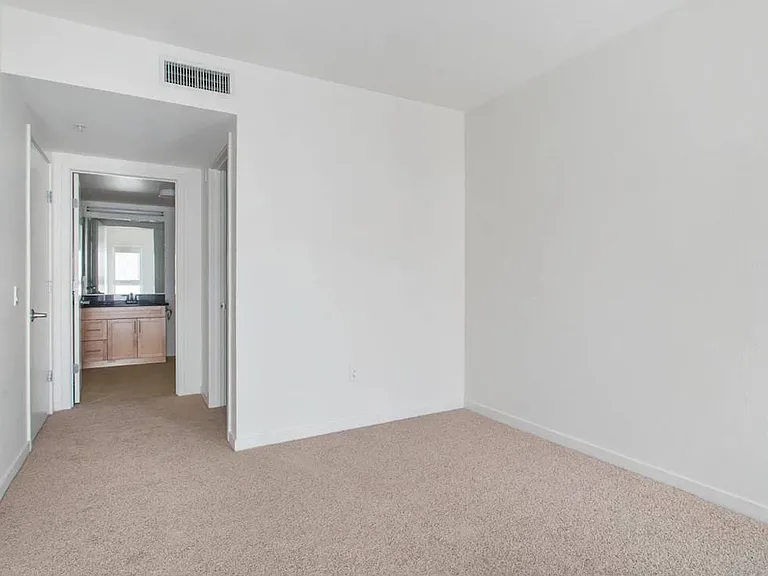 Mayfair Residences — Photo 22