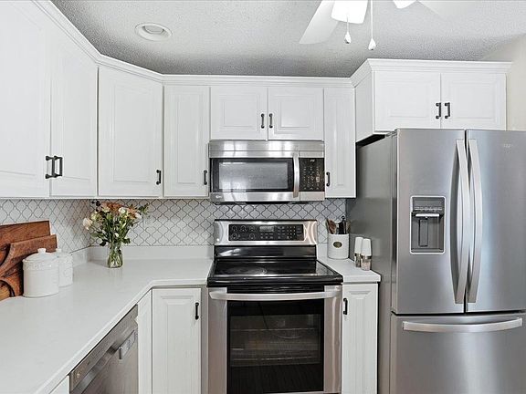 5th image of 131 Indian Rock Road