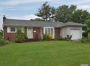 4 Balsam Ln, Commack, NY 11725