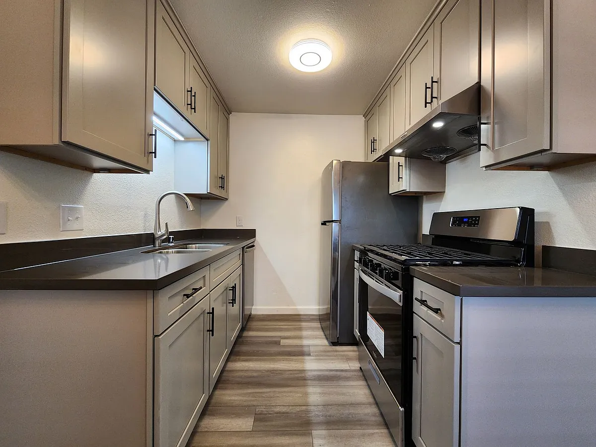 Building Photo - 2557 Kenton Ct