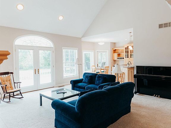 5th image of 216 Riverview Dr
