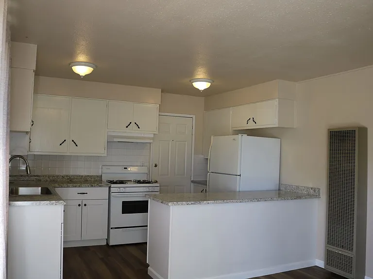 3588 Pine St — Photo 11