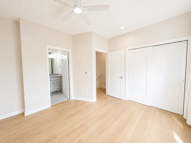 3 Lee Garden Ln #102 — Photo 11