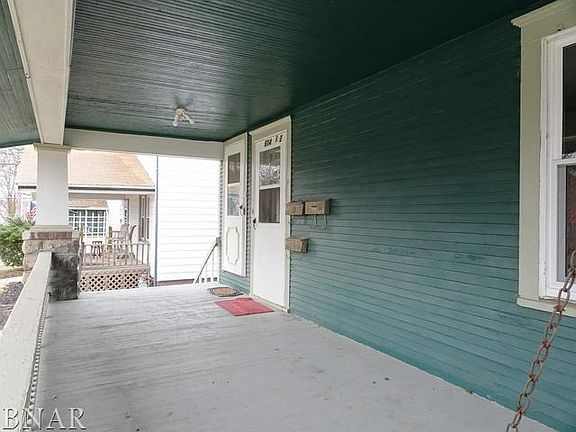2nd image of 604 1/2 E Douglas St