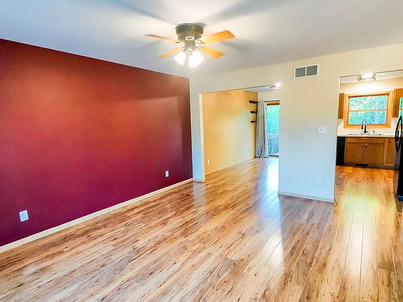 5th image of 100 Woodview Ln