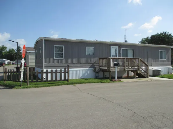 43310 Summit St, Harrison Township, MI 48045