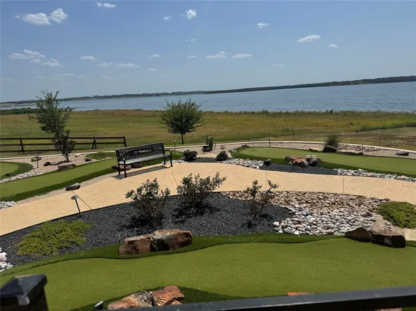355 Peninsula Dr, Honey Grove, TX 75446