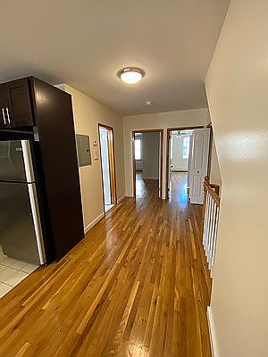 3rd image of 33 Garnet St APT 1