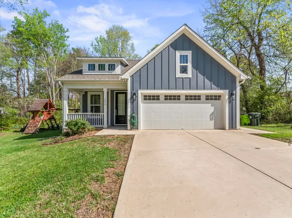 295 Buckingham Dr, Mebane, NC 27302