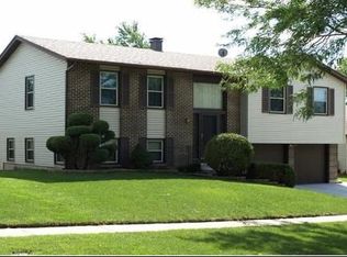 1643 Iowa Dr, Elk Grove Village, IL 60007