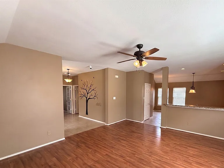3906 Eastland Lake Dr — Photo 9