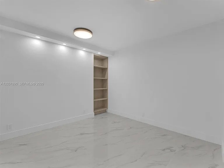 19707 Turnberry Way #21D — Photo 41