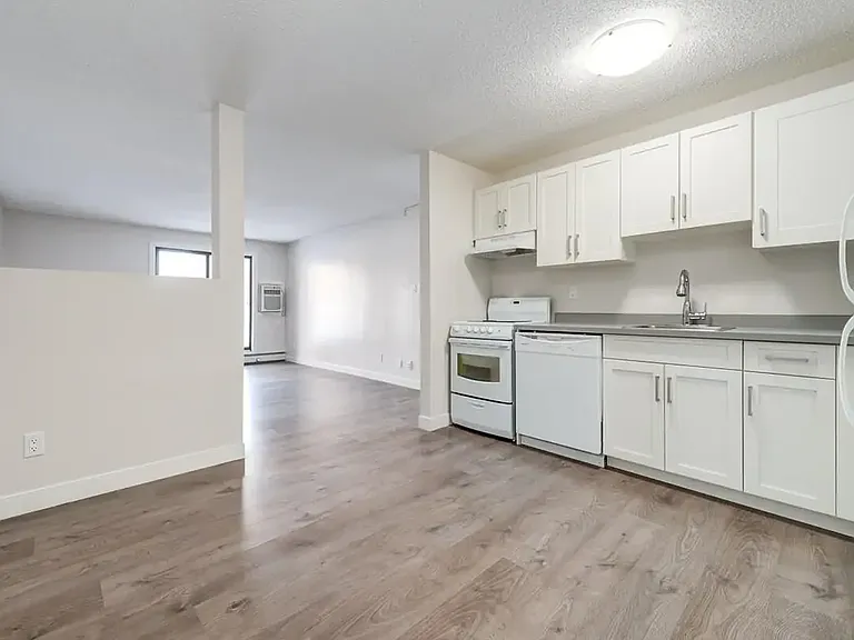 121 Clancy Dr — Photo 10