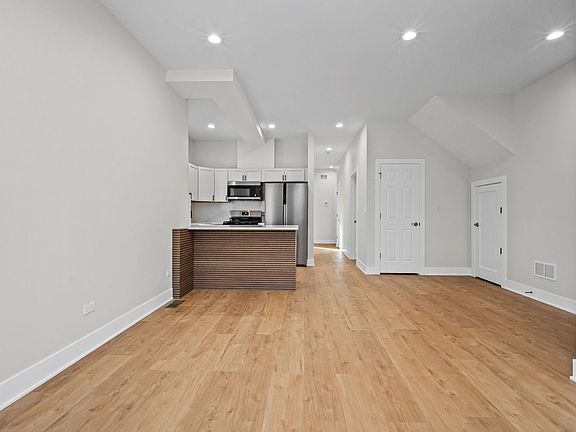 5th image of 818 S Karlov Ave