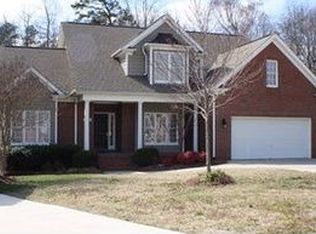 588 Camden Park Ct, High Point, NC 27265