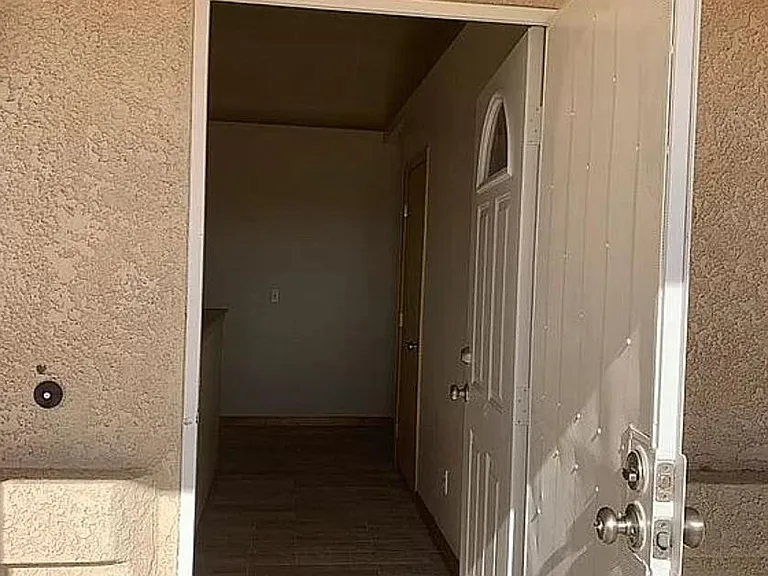 9822 Hawthorne Ave — Photo 5