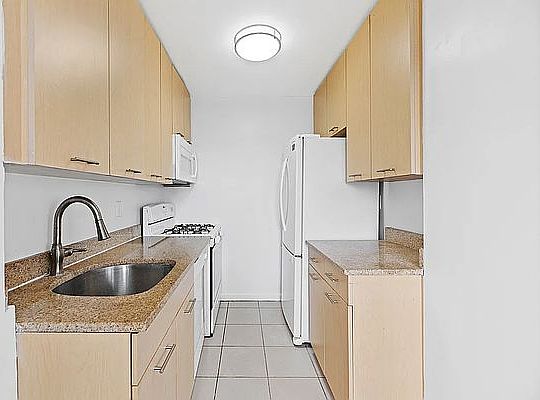 3rd image of 15 W 139th St APT 9P