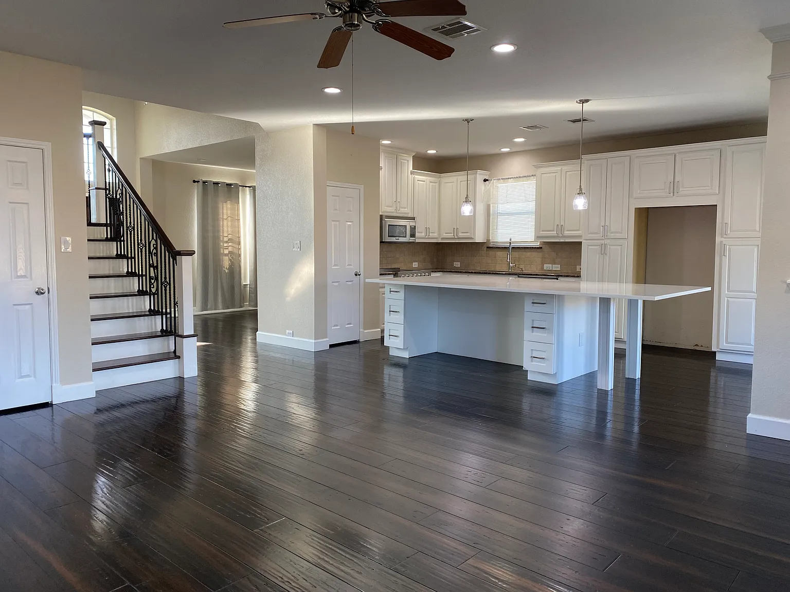 4 bed, 3269 sqft, $3,000 — Photo 2