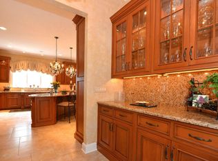 13 Round Hl, Holmdel, NJ 07733