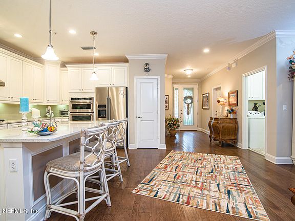 5th image of 76 OYSTER BAY Way