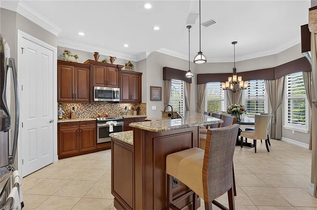 3 bed, 2.5 bath, 2651 sqft, $14,000 — Photo 4