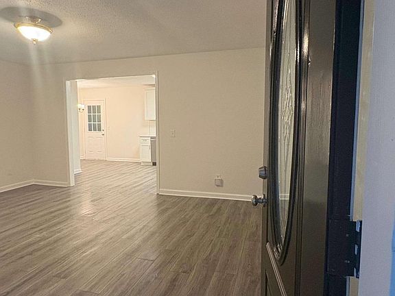 3rd image of 643 Akins Rd