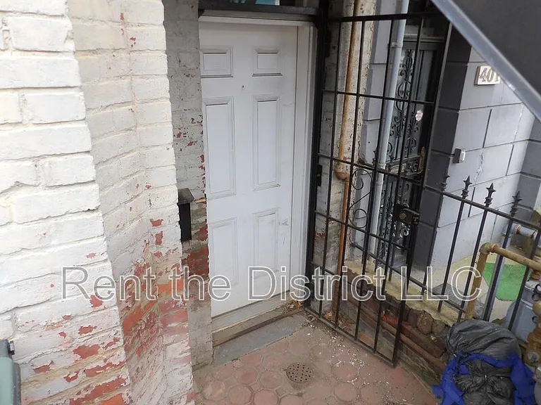 403 M St NE #B — Photo 9