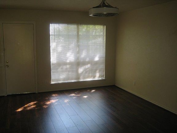 3rd image of 511 Hilltop Ln