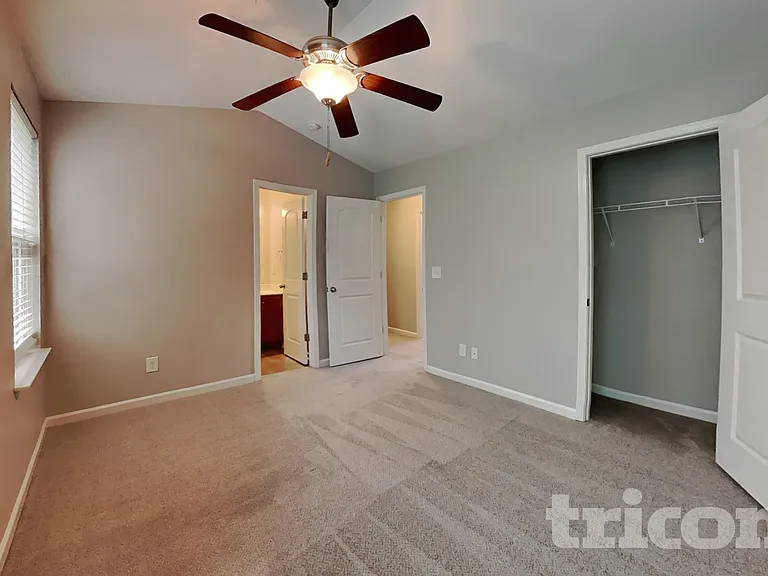 427 Randolph Dr — Photo 7