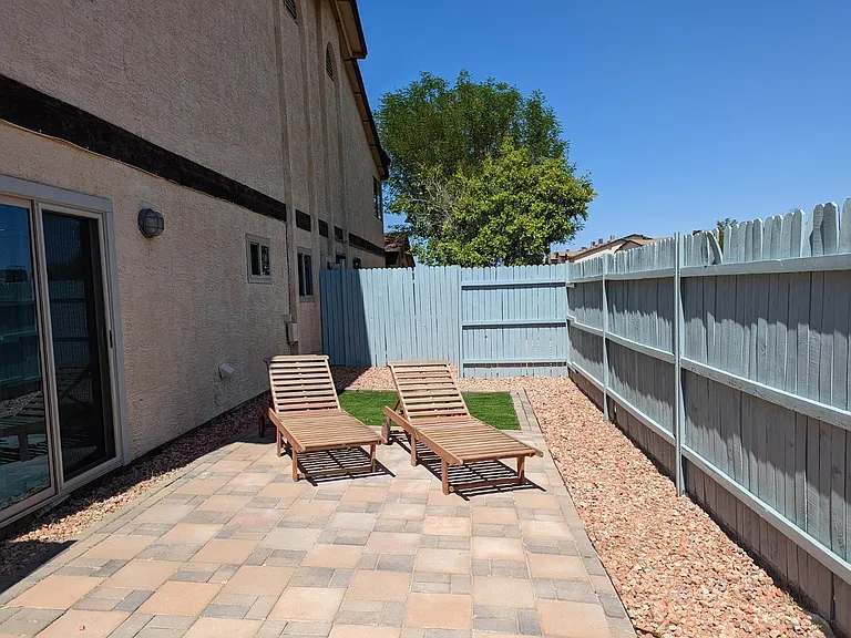306 E Ludlow Dr #B — Photo 17