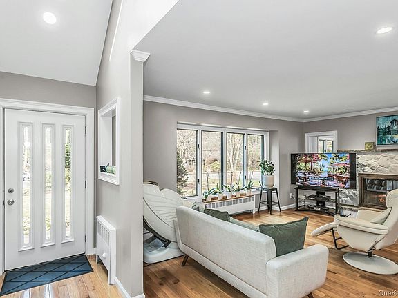 4th image of 9 Cold Spring Hills Road