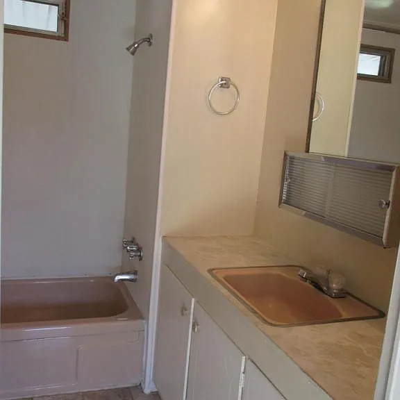 1074 W Johnston Ave — Photo 7