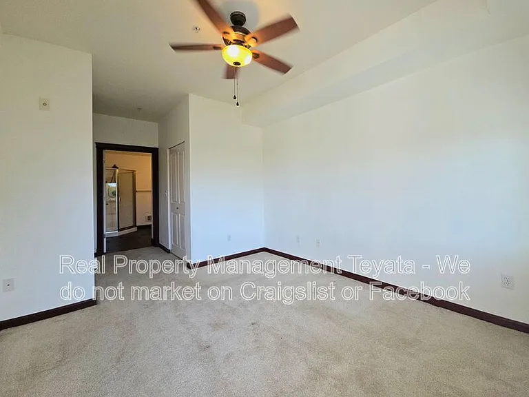 259 W Bakerview Rd #C401 — Photo 7