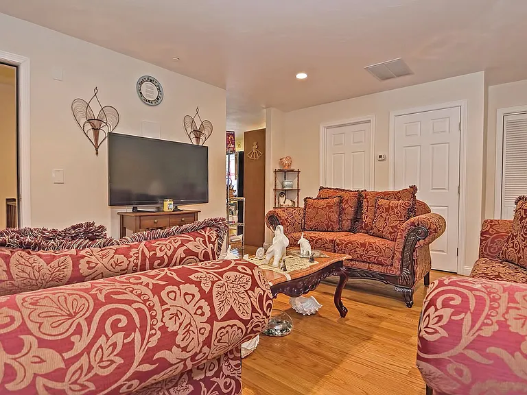 45 Nightingale St #B — Photo 46