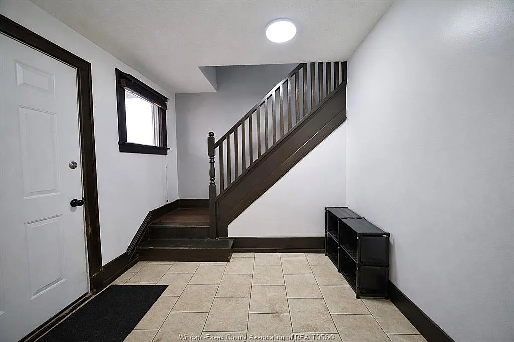 3 bed, $2,000 — Photo 3