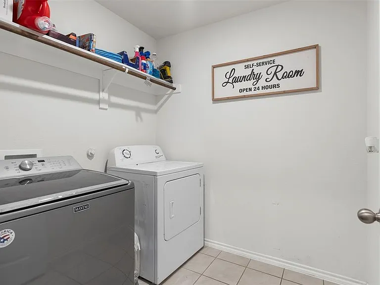 1304 Lowhill Dr — Photo 11
