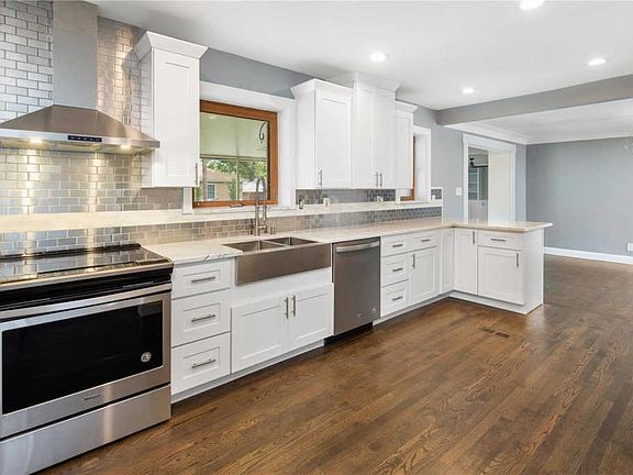 5th image of 5962 Hilgard Pl