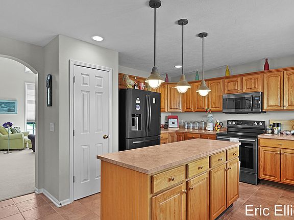 4th image of 5735 W Grove Dr SE
