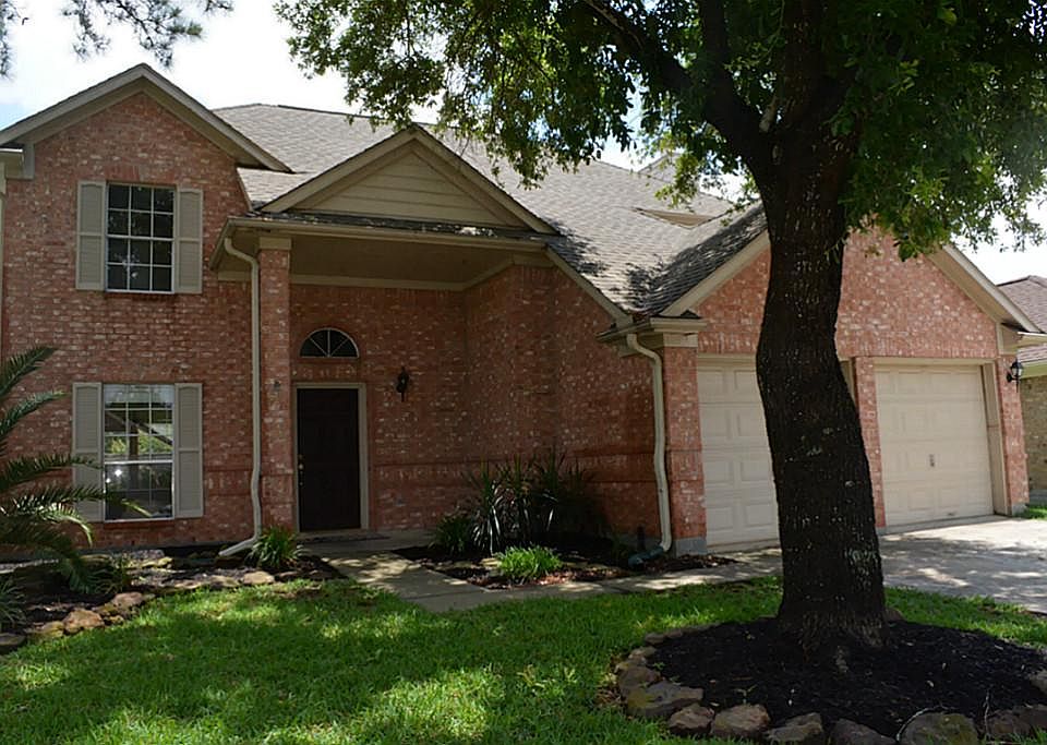 Great Curb appeal in Bridgestone west!