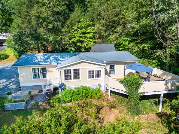 32 Mystic Ln, Sylva, NC 28779