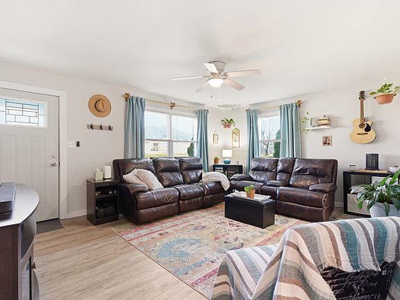 4th image of 31 Horseshoe Bend Ln