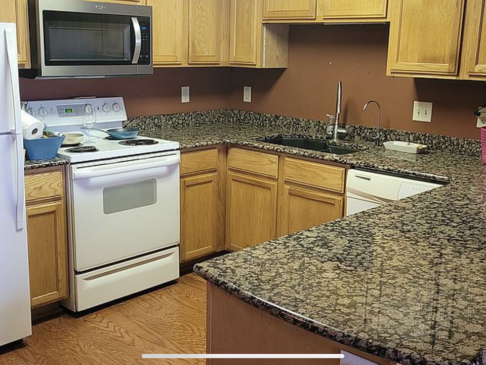 1st image of 1321 Lake Dr APT 211