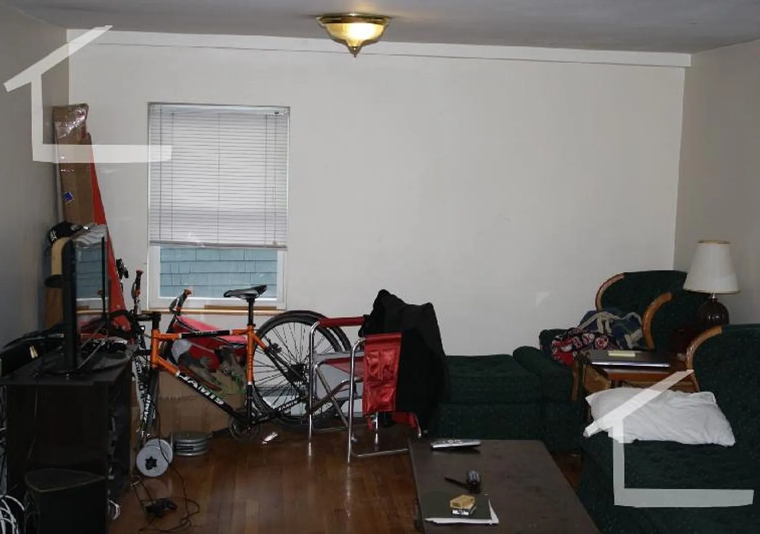 Nicely renovated 3 bed near Oak Square in Brighton. — Photo 4
